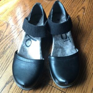 OTBT Black Closed Toe